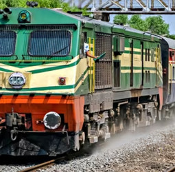 இந்திய ரயில்வே முக்கிய அறிவிப்பு: ரயில்களில் கூட்ட நெரிசல் மற்றும் கள்ளப் பொருட்களுக்குத் தடை