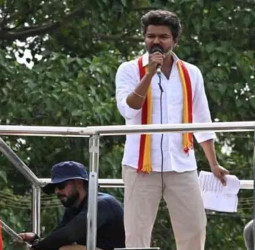 திமுகவே எதிரி.. மற்றவர்கள் எங்கே? விஜய்
