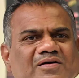 புஸ்ஸி ஆனந்த் மீது அருண்ராஜ் பரபரப்பு புகார்: பாஸ் தர மறுத்ததால் சர்ச்சை