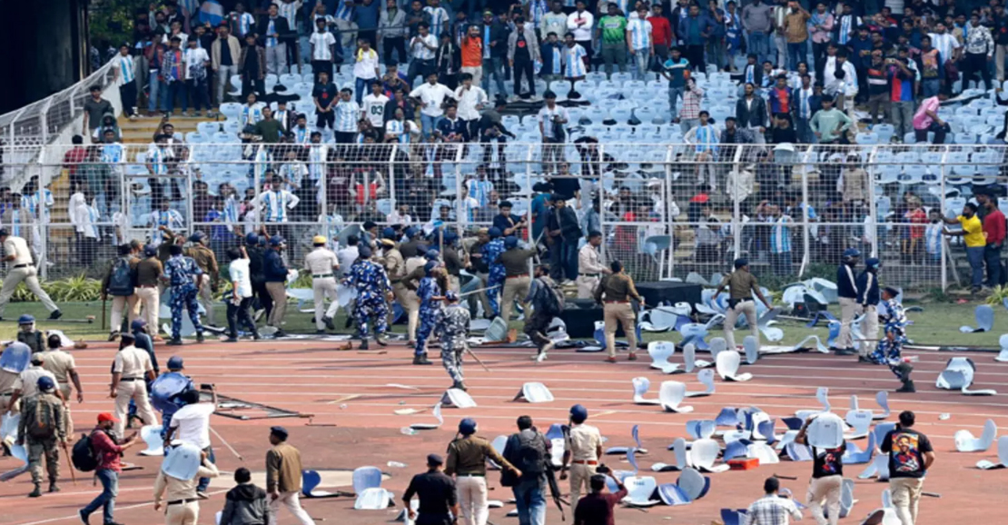 சால்ட் லேக் மைதானத்தில் மெஸ்ஸி வெளியேறியதால் ரசிகர்கள் ஆத்திரம், தடியடி!