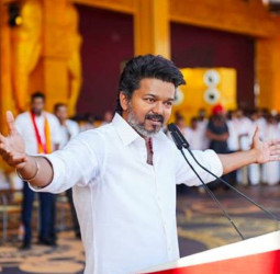 🚨 அதிரடி அரசியல்: புதுச்சேரியில் இன்று விஜய் பேச்சு! ரோடு ஷோ ரத்து, QR கோடு பாஸ் கட்டாயம்! உப்பளம் மைதானத்தின் லேட்டஸ்ட் நிலவரம்!