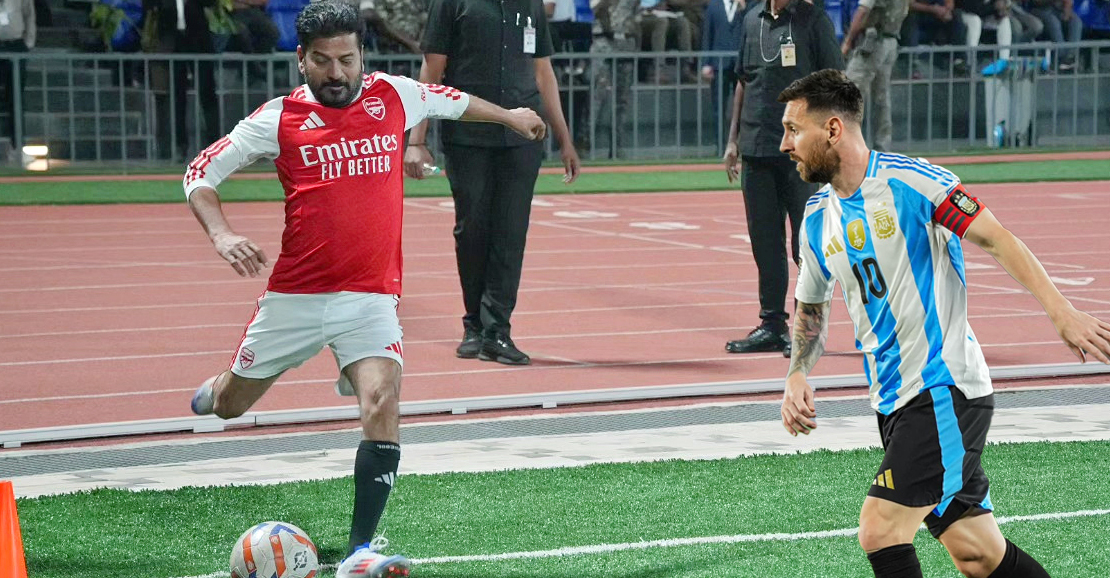 ஹைதராபாத்தில் கால்பந்து ஜாம்பவானுடன் களமிறங்கிய தெலங்கானா முதல்வர்