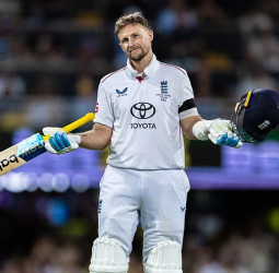 👑ஆஸ்திரேலிய மண்ணில் முதல் சதம் அடித்து மிரட்டிய ஜோ ரூட்! - 6 விக்கெட் வீழ்த்திய மிட்செல் ஸ்டார்க்!