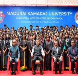 பட்டமளிப்பு விழாவில் ஆளுநருக்கு எதிராகப் போராட்டம்: மாணவர்கள் கைது