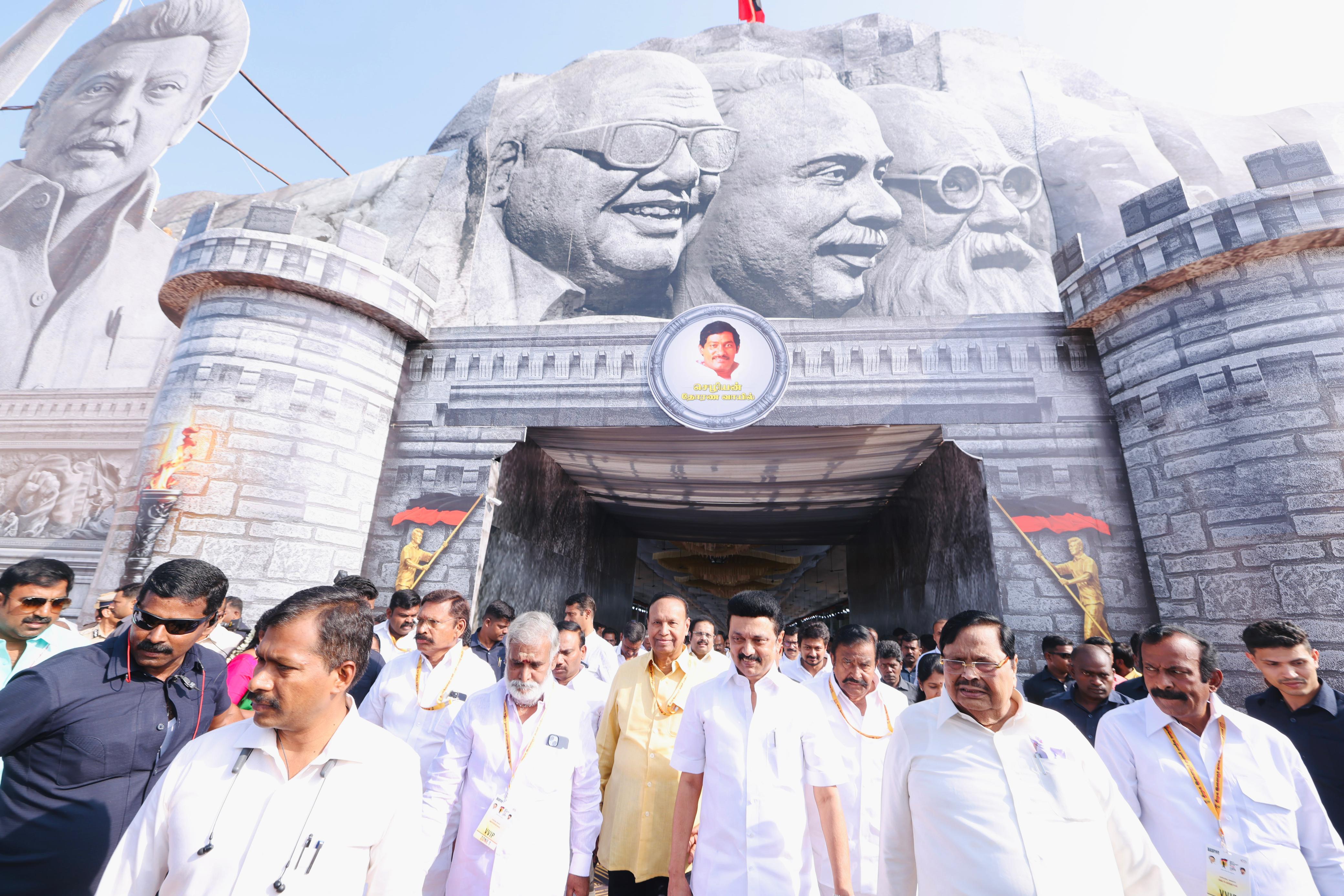 இளம்படையின் எழுச்சி: தி.மு.க இளைஞரணி மாநாட்டில் உதயநிதி உற்சாகம்!