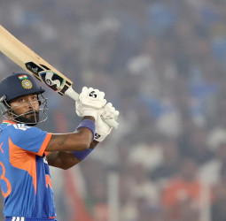 ஹர்திக் பாண்டியா வரலாற்றுச் சாதனை: 16 பந்துகளில் அரைசதம் விளாசி அதிரடி!