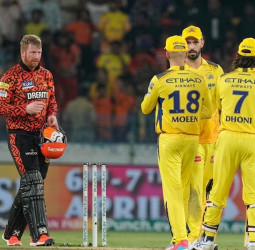 பெங்களூருவை கட்டுப்படுத்திய டெல்லி! இன்று இரவு ஹைதராபாத் - சென்னை பலப்பரீட்சை!