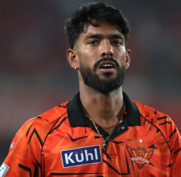 முதல் ஓவரிலேயே 3 விக்கெட்டுகள்: பிரஃபுல் ஹிஞ்ச் வரலாற்று சாதனை!