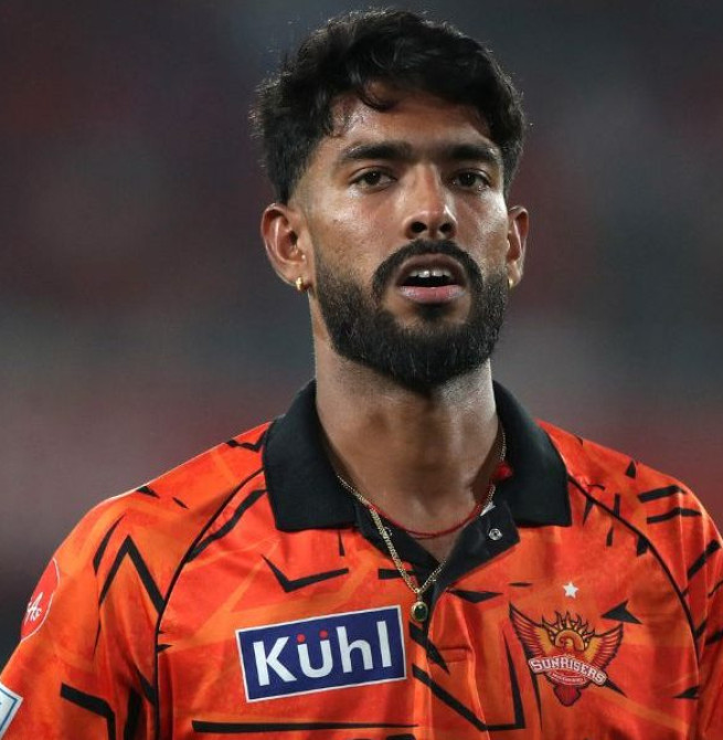 முதல் ஓவரிலேயே 3 விக்கெட்டுகள்: பிரஃபுல் ஹிஞ்ச் வரலாற்று சாதனை!