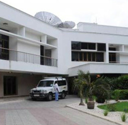 ஜெயலலிதா இல்லம் சீல்: போயஸ் கார்டனில் மீண்டும் பரபரப்பு!