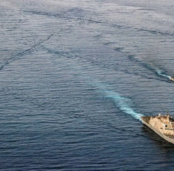 ஹோார்முஸ் நீரிணை முற்றிலுமாக முடக்கம்! பதற்றத்தில் உலக நாடுகள்