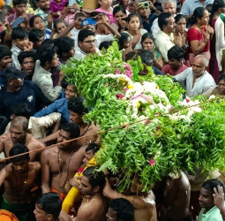 கரூர் மாரியம்மன் திருவிழா: கம்பம் நடுதல் முதல் உள்ளூர் விடுமுறை வரை