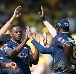 சிஎஸ்கேவை நிலைகுலையச் செய்த குஜராத் டைட்டன்ஸ்: 8 விக்கெட் வித்தியாசத்தில் வெற்றி!