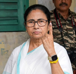 மம்தா பானர்ஜி வாக்குப்பதிவு: சிஆர்பிஎப் மீது குற்றச்சாட்டு!