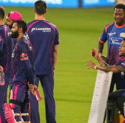 டெல்லி கேபிடல்ஸ் இமாலய இலக்கு: பஞ்சாப் கிங்ஸ் அதிரடி பதிலடி!