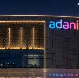 அதானி குழுமம் அதிரடி: AI உள்கட்டமைப்பில் $100 பில்லியன் முதலீடு!