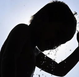 இந்தியாவையே வாட்டும் கடும் வெப்ப அலை: IMD விடுத்த அதிரடி எச்சரிக்கை!