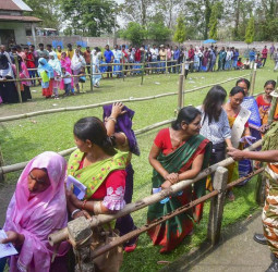 அசாம் தேர்தல்: மதியம் 3 மணி வரை 75.91% வாக்குப்பதிவு; ஹிமந்தா, கௌரவ் கோகோய் வாக்களிப்பு!