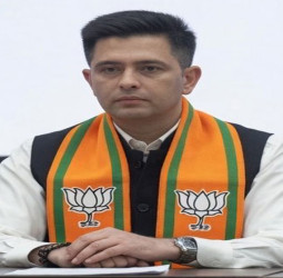 AAP பிளவு: ராகவ் சதா உட்பட 7 எம்.பி.க்கள் பாஜகவில் ஐக்கியம்!