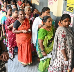 புதுச்சேரி தேர்தல்: மதியம் 1 மணி நிலவரப்படி 56.83% வாக்குப்பதிவு!