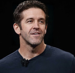 ஆப்பிள் நிறுவனத்தின் புதிய சிஇஓ: ஜான் டெர்னஸ் நியமனம்!