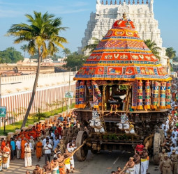 ஸ்ரீரங்கம் சித்திரை தேரோட்டம்: ஏப்ரல் 23-ல் திருச்சிக்கு உள்ளூர் விடுமுறை!