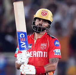 ஐதராபாத்தை வீழ்த்தி பஞ்சாப் கிங்ஸ் 'மாஸ்' வெற்றி: ஸ்ரேயாஸ் ஐயர் அதிரடி!