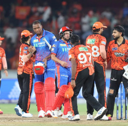 அபிஷேக் சர்மா ருத்ரதாண்டவம்! 242 ரன்கள் குவித்து டெல்லியை துவம்சம் செய்த ஹைதராபாத்!