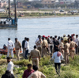மதுரா யமுனை ஆற்றில் படகு விபத்து: 10 பேர் பலி!