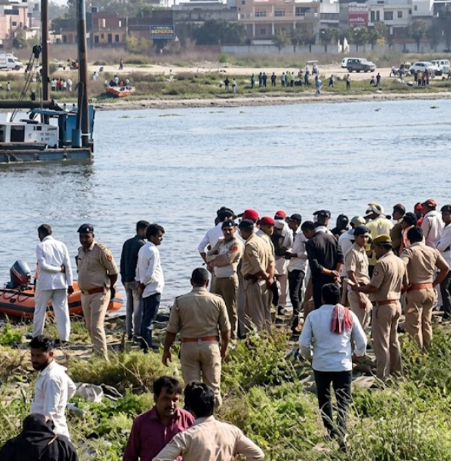 மதுரா யமுனை ஆற்றில் படகு விபத்து: 10 பேர் பலி!
