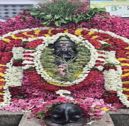 2026 சங்கடஹர சதுர்த்தி விரத நாட்கள் முழு விவரம்: வாழ்வில் தடைகளை நீக்கி வெற்றி தரும் விநாயகர் வழிபாடு!