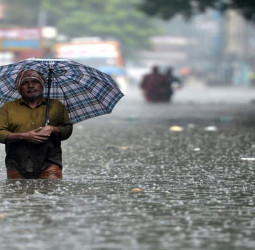 இலங்கையில் கோரத்தாண்டவம் ஆடும் கனமழை: வெள்ளம், நிலச்சரிவில் சிக்கி 8 பேர் பலி - 3 மாவட்டங்களுக்கு 'ரெட் அலர்ட்' எச்சரிக்கை!