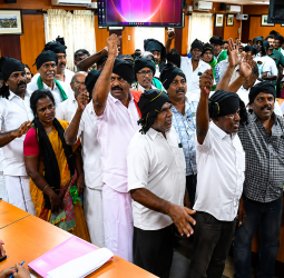 கண்ணீரில் விவசாயிகள்: மாவட்டத்தை உடனடியாக 'வறட்சி மாவட்டமாக' அறிவிக்கக் கோரி கலெக்டரிடம் அவசர மனு!
