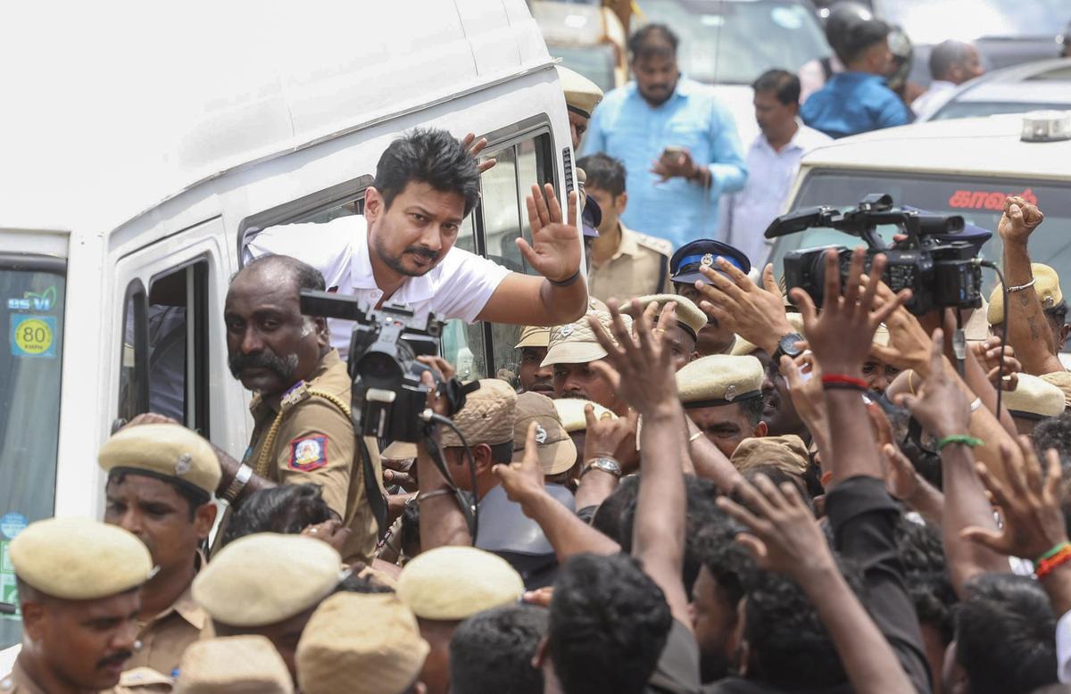 சர்ச்சை பேச்சு: கைதான சில மணி நேரங்களில் உதயநிதி ஸ்டாலின் விடுதலை! நடந்தது என்ன? முழு பின்னணி