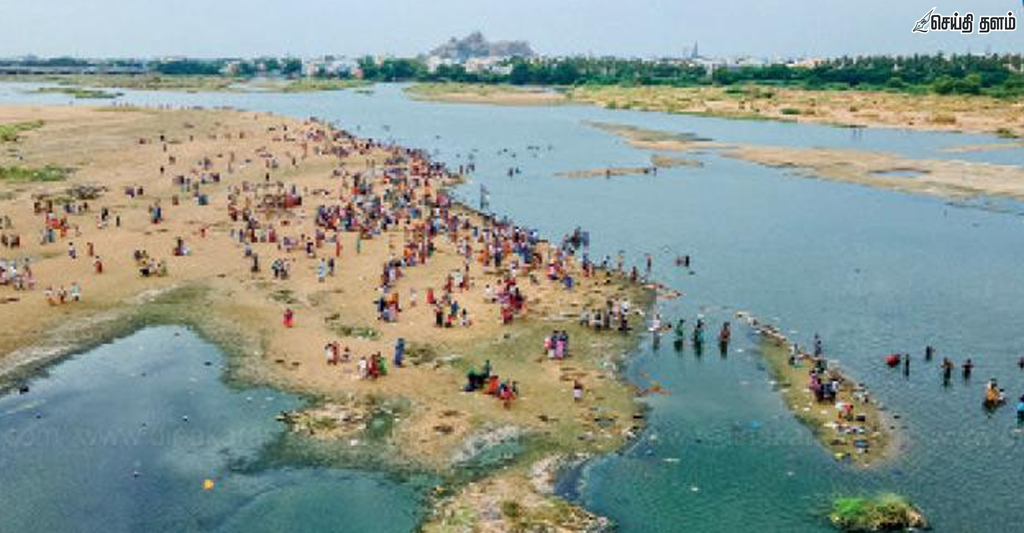 தென்னாட்டின் கங்கை காவிரி நதி வழிபாடு: ஆடிப்பெருக்கு முதல் துலா மாத நீராடல் வரை தமிழர்களின் ஆன்மிக மரபு மற்றும் சிறப்புகள்!