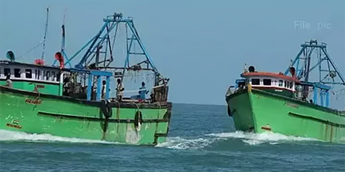 இலங்கை கடற்படையின் அதிரடி கைது: ராமேஸ்வரம் மீனவர்கள் 9 பேர் சிறைபிடிப்பு – இயந்திரக் கோளாறால் நேர்ந்த துயரம்!