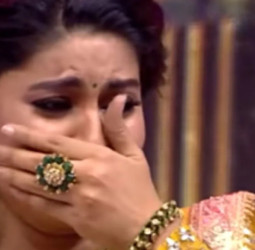 மேடையில் கண்கலங்கிய நடிகை சினேகா: தனது உடல்நலப் போராட்டங்கள் குறித்து உருக்கம்!