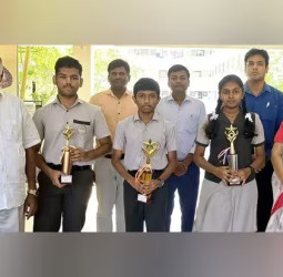 JEE தேர்வில் 448 அரசுப் பள்ளி மாணவர்கள் சாதனை: அமைச்சர் நெகிழ்ச்சி!