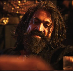 டாக்ஸிக்' தமிழக உரிமம் ரூ.63 கோடிக்கு விற்பனை!