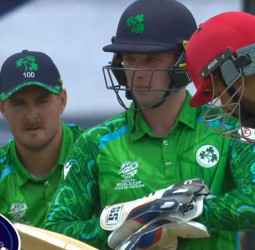 டி20 உலகக்கோப்பை: ஓமன் பந்துவீச்சை சிதறடித்த ஐயர்லாந்து - 235 ரன்கள் குவிப்பு!