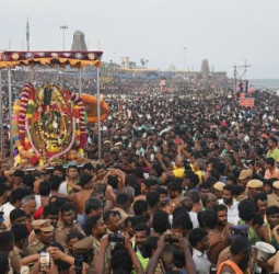 கோயில் கூட்டம்: பக்தியா? வியாபாரமா?