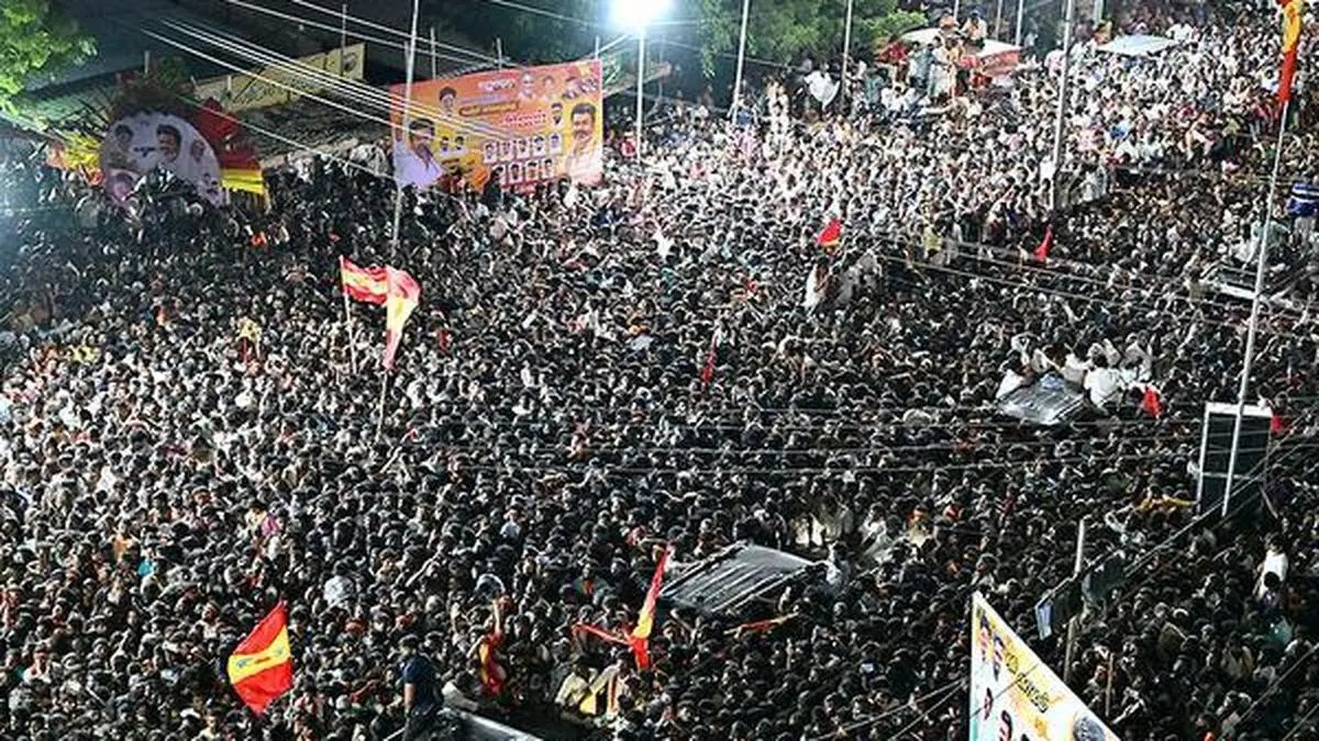 கரூர் 41 பேர் பலி வழக்கு: இன்று உச்ச நீதிமன்றத்தில் சிபிஐ அறிக்கை தாக்கல்!