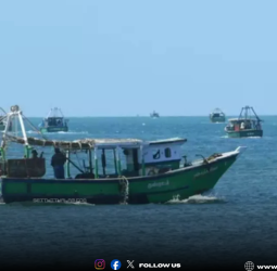 🚨 "மீண்டும் சிறைபிடிப்பு!" - எல்லைத் தாண்டியதாக 25 காரைக்கால் மீனவர்கள் கைது; 2 விசைப்படகுகளும் பறிமுதல்!