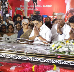 நல்லகண்ணு மறைவு: முதல்வர் மு.க.ஸ்டாலின் நேரில் அஞ்சலி!