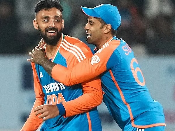 "எனக்கு இந்தி தெரியாது மச்சி" - வைரலாகும் வருண் சக்கரவர்த்தி வீடியோ!