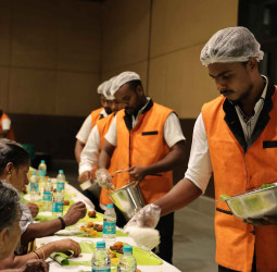 கேட்டரிங் சர்வீஸ் கொடுமைகள் – ஒரு பந்தி போராட்டம்!