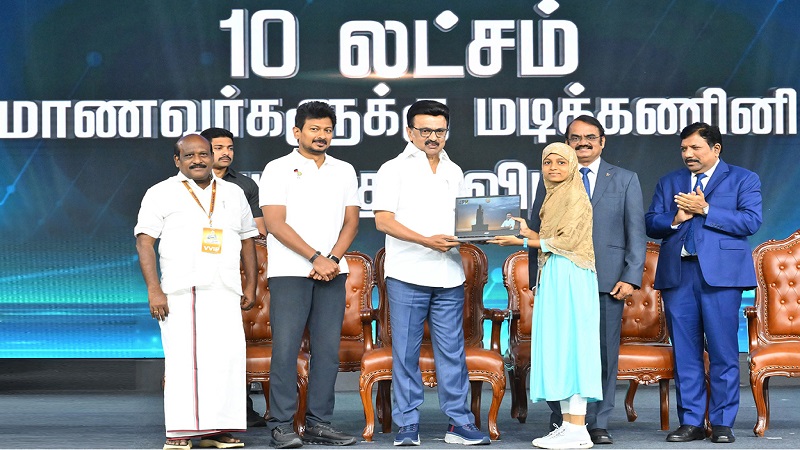 10 லட்சம் மாணவர்களுக்கு இலவச மடிக்கணினி - தமிழக அரசின் மெகா திட்டம்!