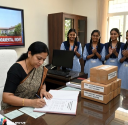 பள்ளி மாணவிகளுக்கு குட் நியூஸ்! "மாதவிடாய் சுகாதாரம் அடிப்படை உரிமை" - உச்ச நீதிமன்றம் அதிரடி உத்தரவு!