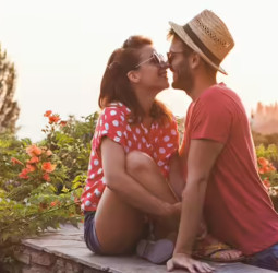 மாறிக்கொண்டிருக்கும் மனிதர்களை நேசிப்பது: வாழ்நாள் காதலின் உண்மை அர்த்தம்