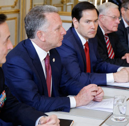 அமெரிக்கா வரலாற்று ஒப்பந்தம்: ‘100% தயார்’ என ஸெலென்ஸ்கி அறிவிப்பு!